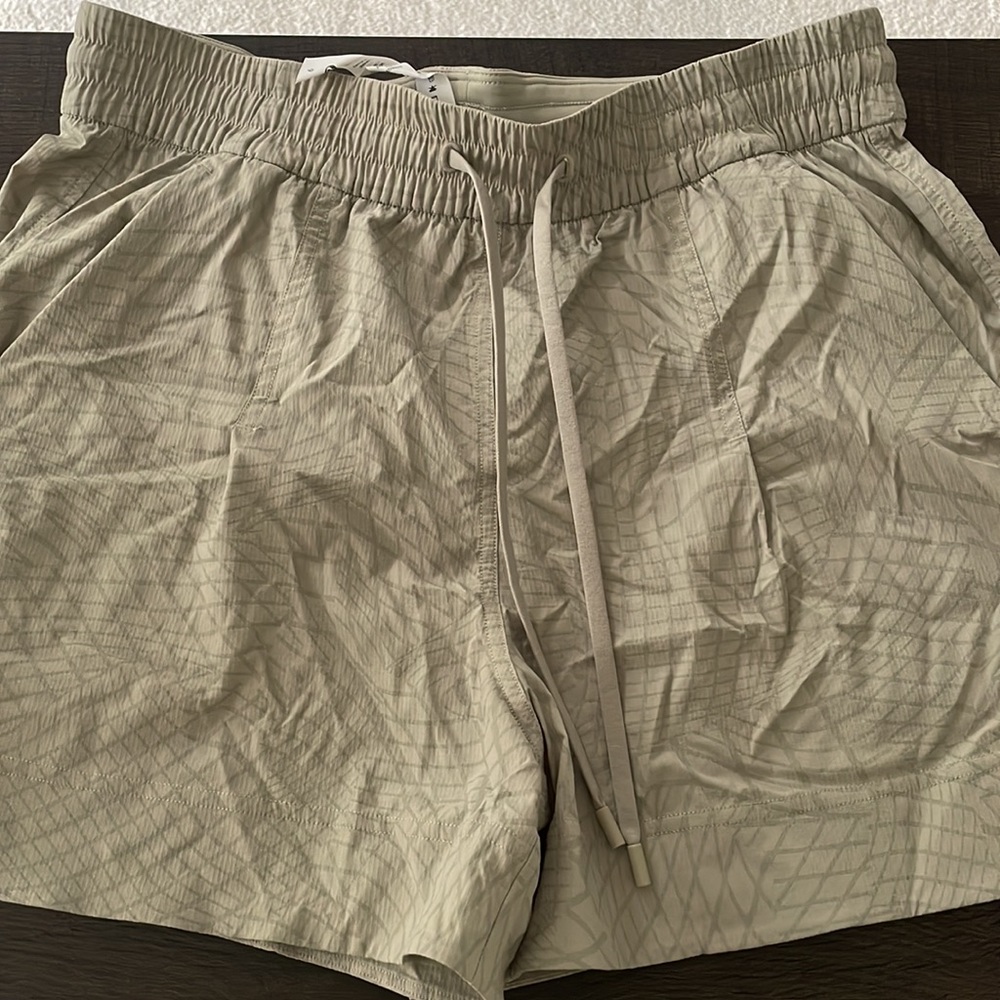 Lightweight Mid Rise Short 3.5 - Picture 2 of 4